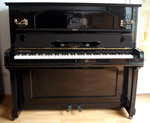 Schwarzes Jugendstilklavier