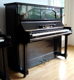 Schwarzes Jugendstilklavier
